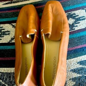 bernardo brand new shoes leather
